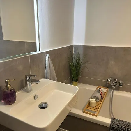 Deluxe Mit Terrasse דירה