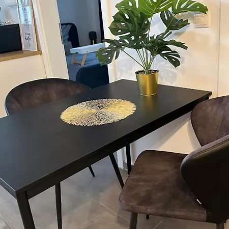 Deluxe Mit Terrasse 아파트