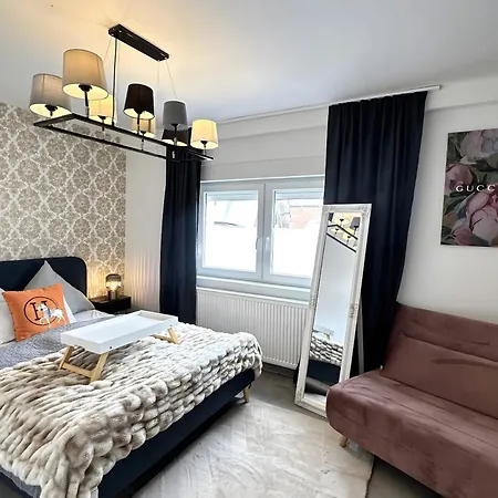 Deluxe Mit Terrasse דירה *